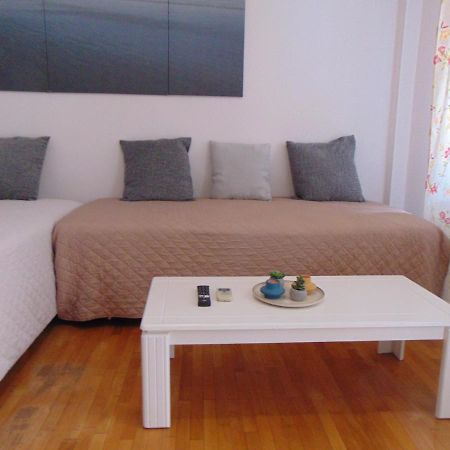 Lovely Equipped Apartment In Kallithea Athens Atenas Exterior foto